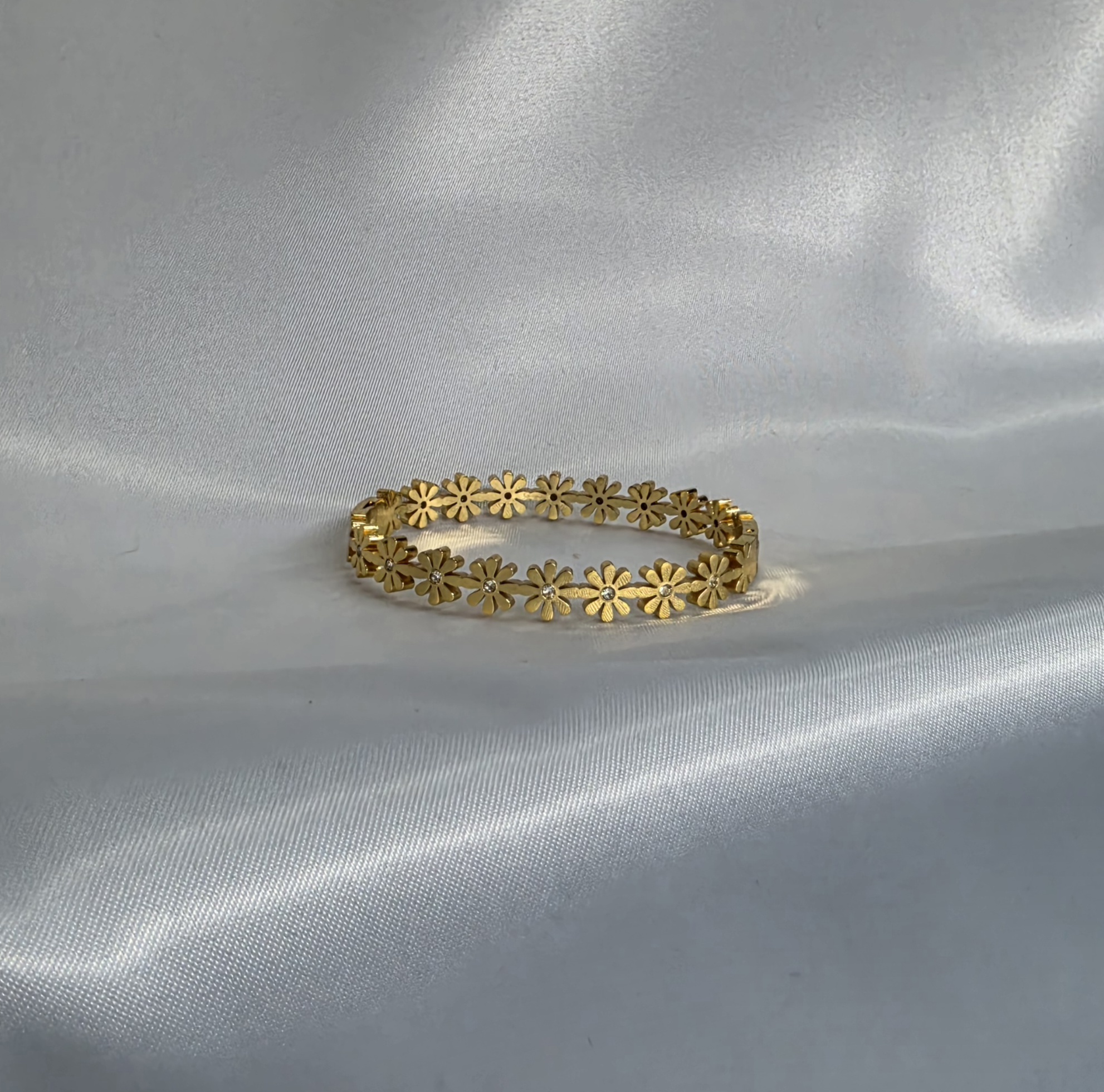 Golden Daisy Kada — view 2